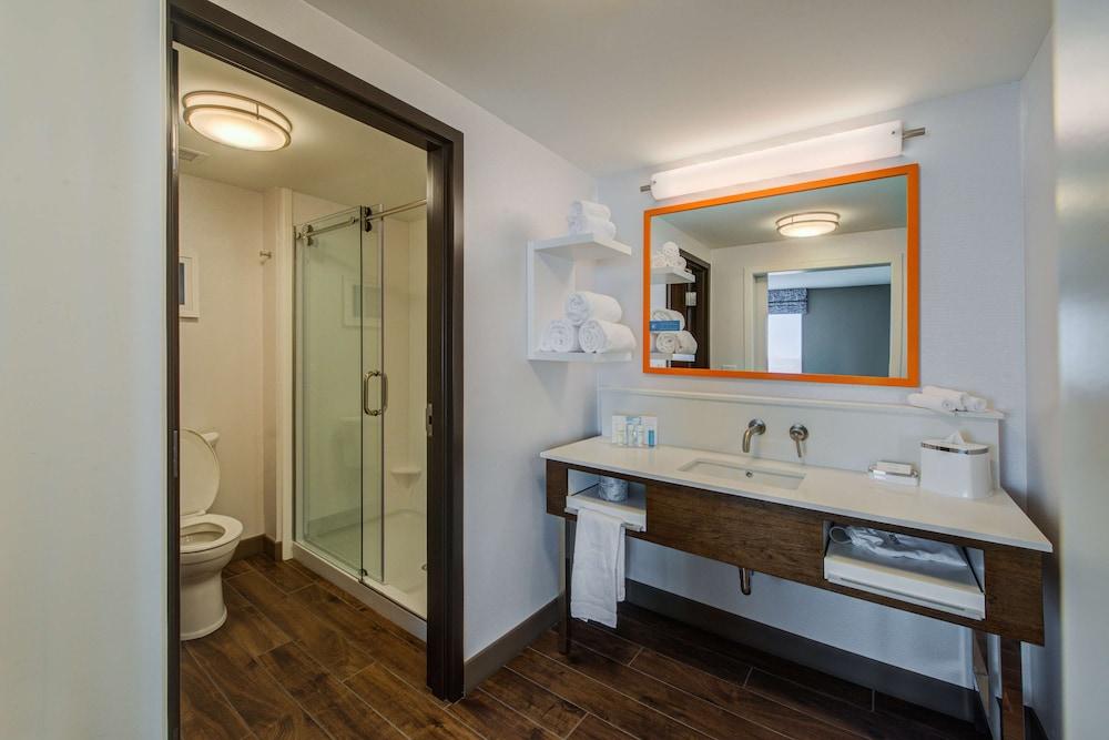 Hampton Inn & Suites Wixom photo 37