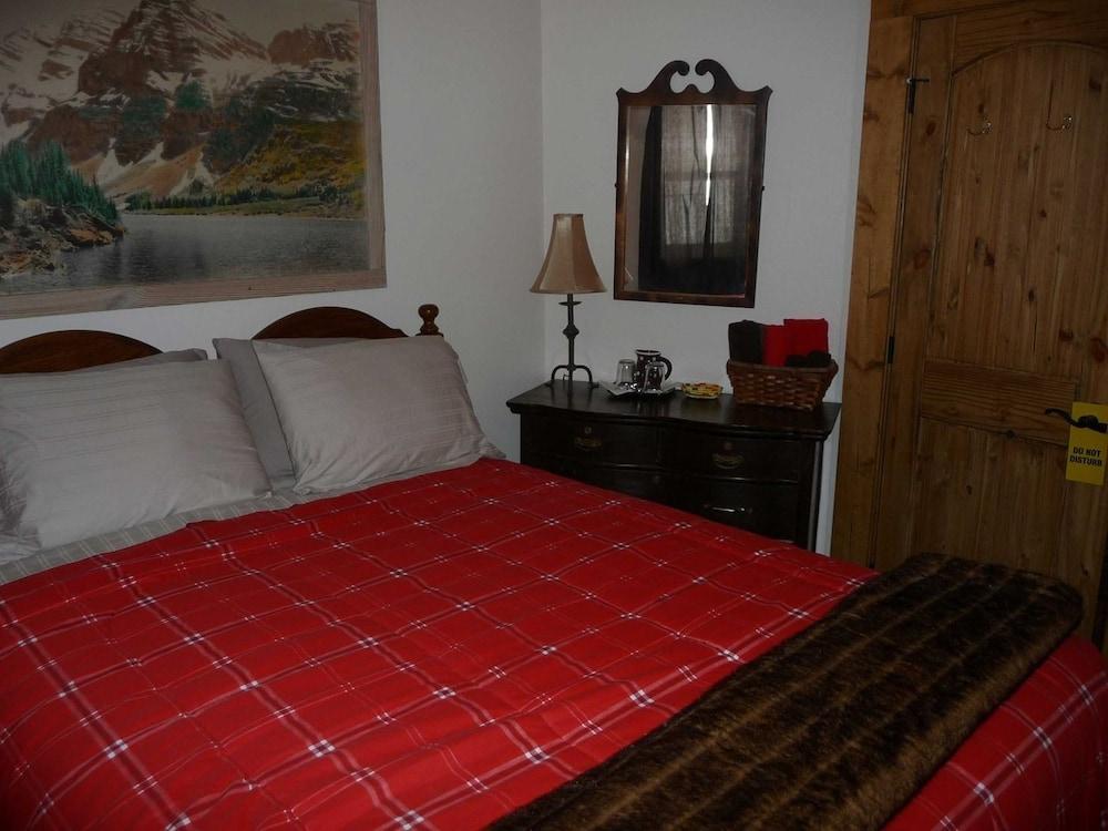 The Twin Lakes Inn photo 10