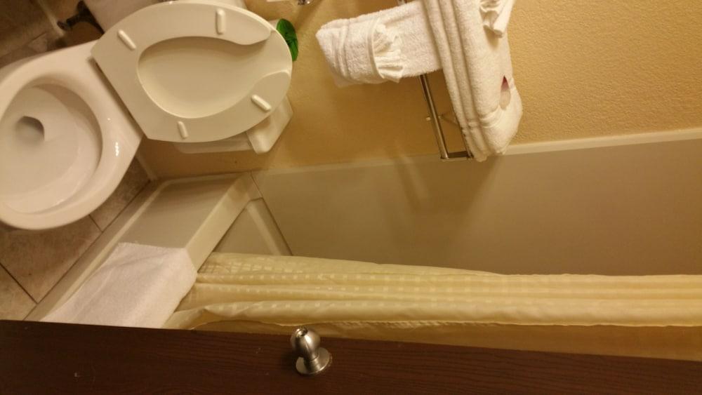Americourt Hotel photo 32