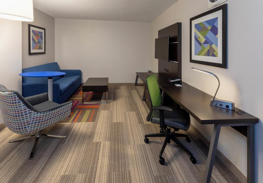 Holiday Inn Express & Suites Vadnais Heights by IHG photo 7