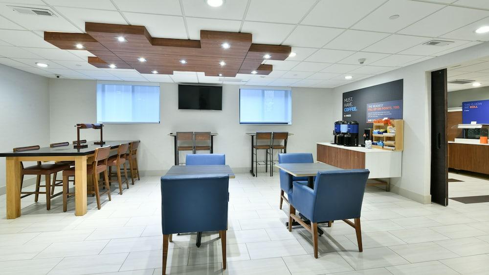 Country Inn & Suites by Radisson, Staten Island photo 6