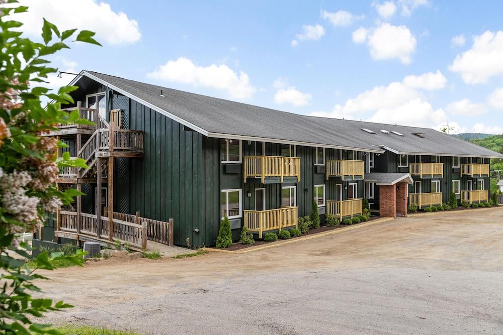 The Lodge at Mount Snow — hotel in West Dover