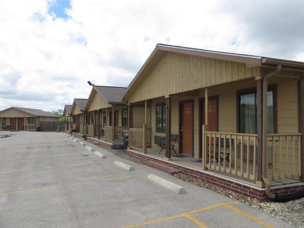 Kenedy Country Inn photo 2