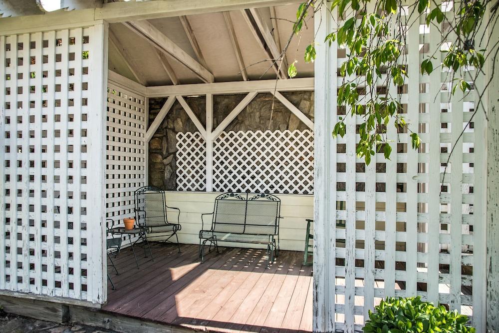Boxwood Lodge photo 62