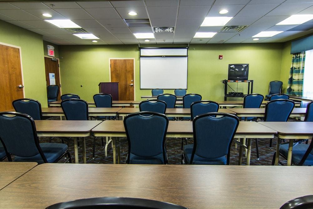 Holiday Inn Express Hotel & Suites Winchester by IHG photo 33