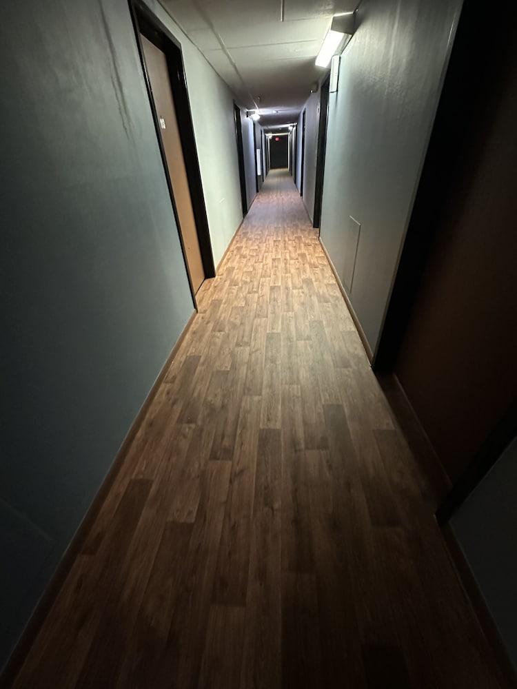 J-E Hotel & Suites photo 2