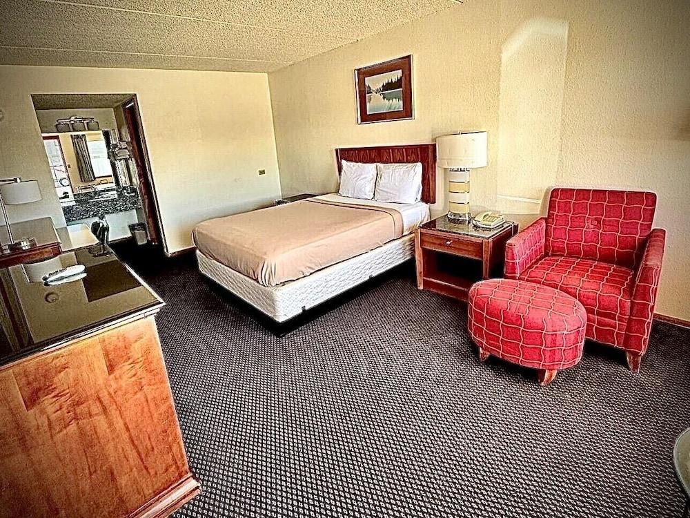 Parkway Inn photo 6