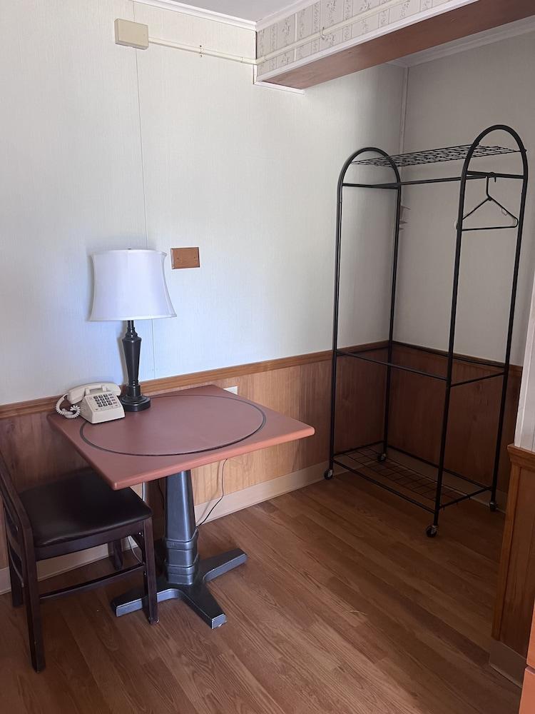 Hampton Motel photo 9