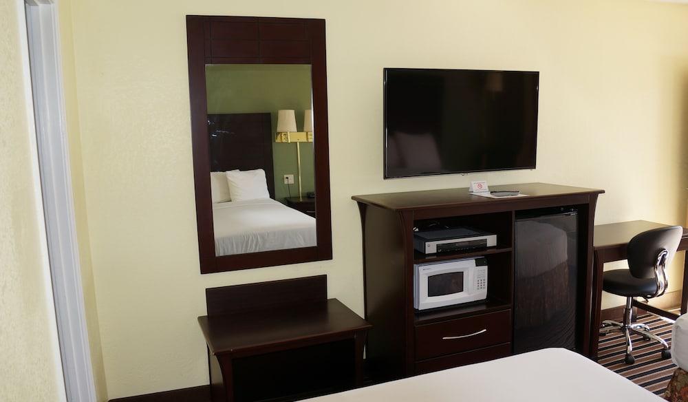 Regency Inn photo 3
