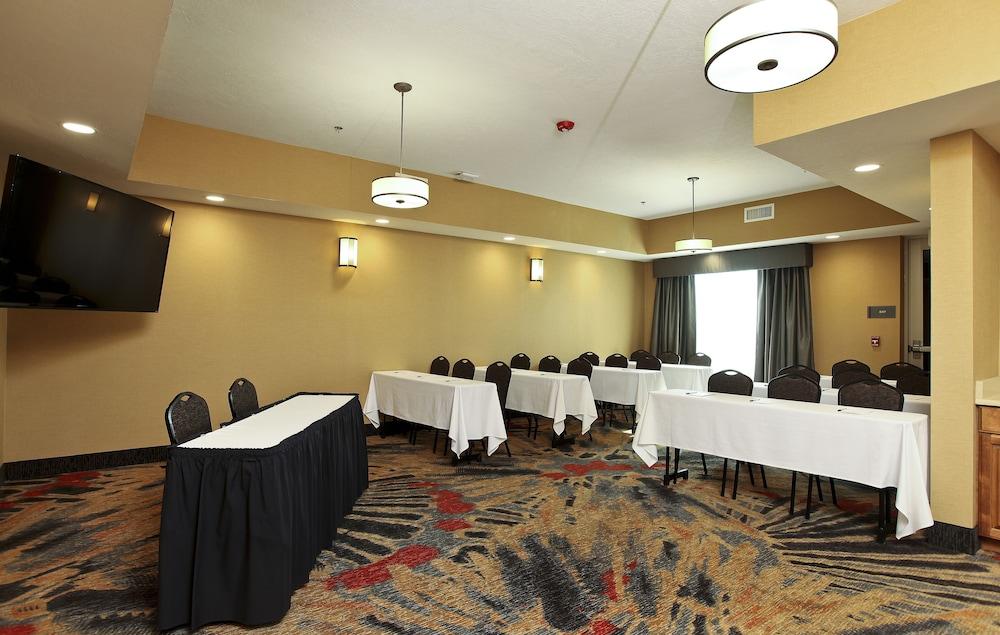 DoubleTree by Hilton West Fargo Sanford Medical Center Area photo 39