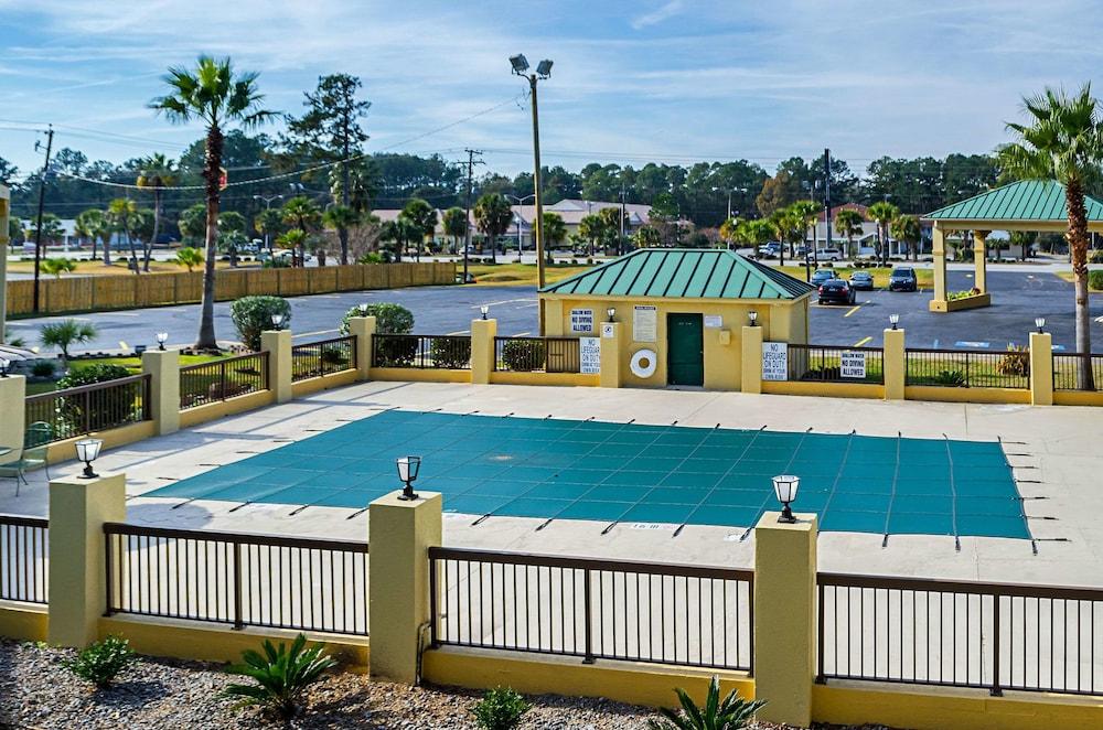 Econo Lodge Inn & Suites Hardeeville I-95 photo 14