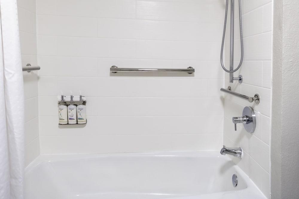 Holiday Inn Express & Suites Kimball by IHG photo 8