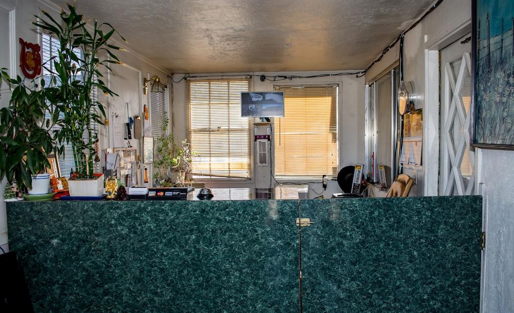 Bloomfield Motel photo 2