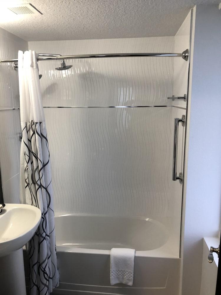 Streamline Hotel photo 15