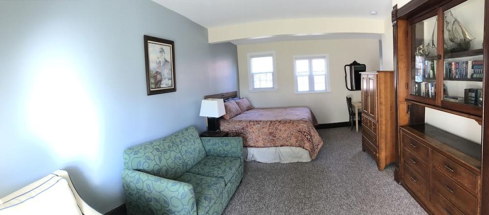 Harbor Light Inn photo 20