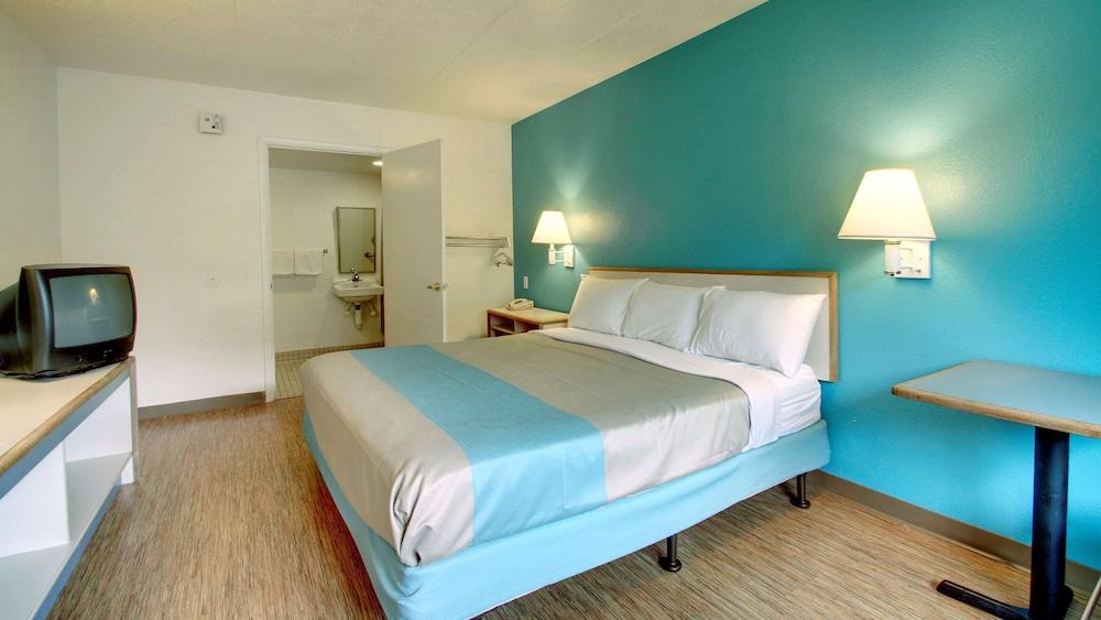 Motel 6 Cedar Rapids, IA photo 4