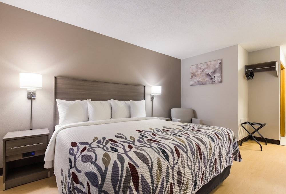 Red Roof Inn Lawrenceburg photo 17
