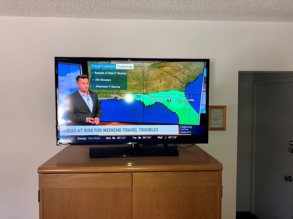 Budget Host Cloverland Motel photo 32
