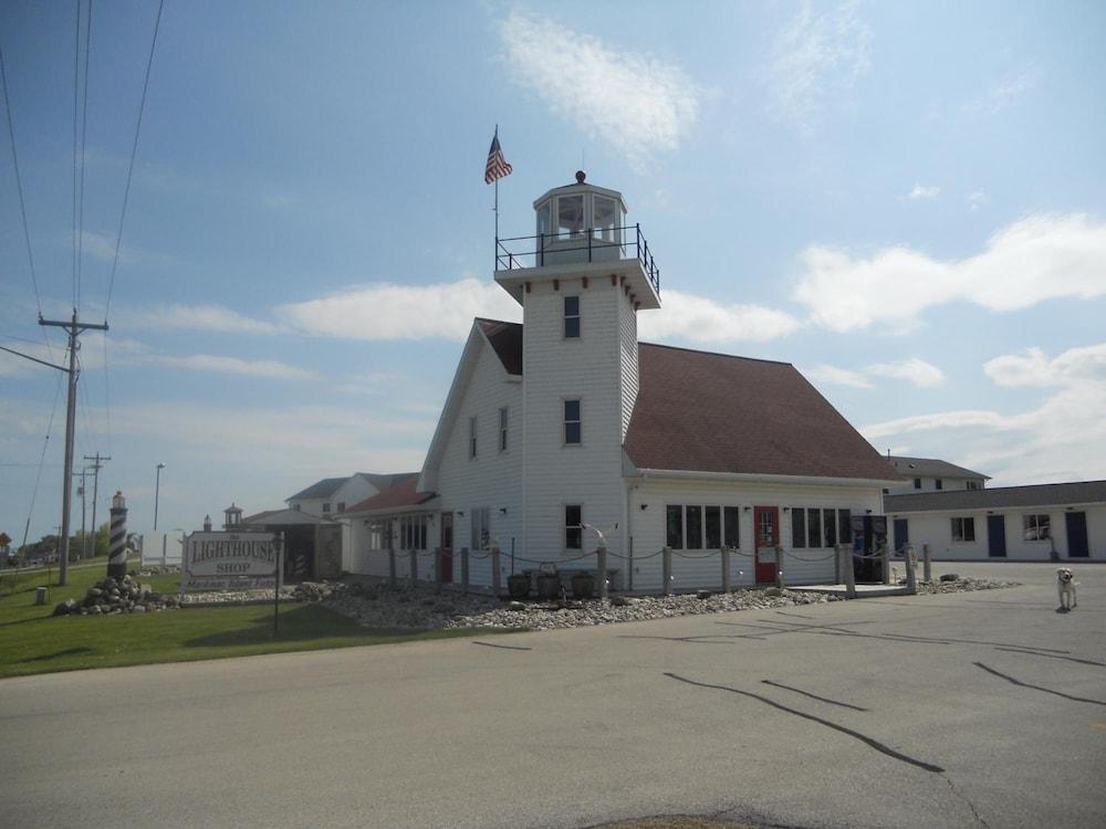 Coho Motel and Suites photo 32