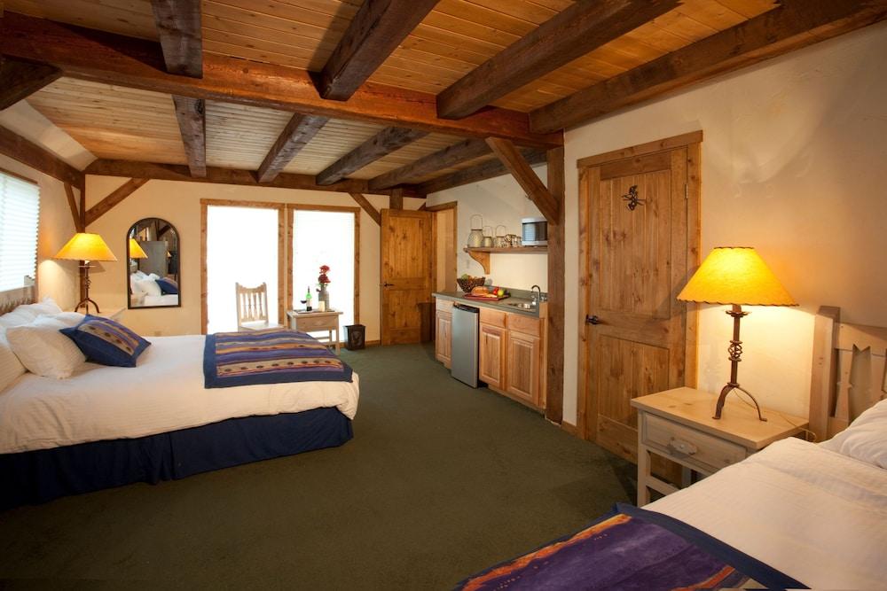 Cottam's Lodge by Alpine Village Suites photo 10