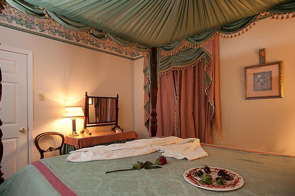 Monmouth Historic Inns and Gardens photo 9