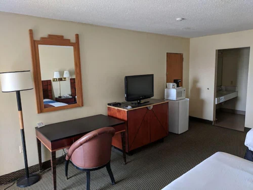 Travelodge by Wyndham Clovis photo 20