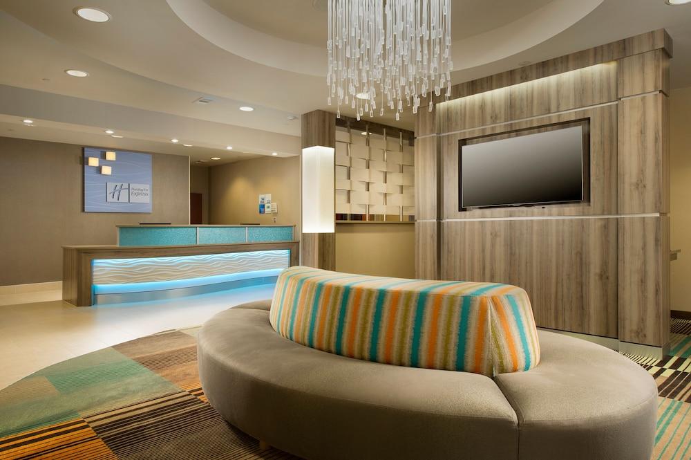 Holiday Inn Express & Suites DFW - Grapevine by IHG photo 37