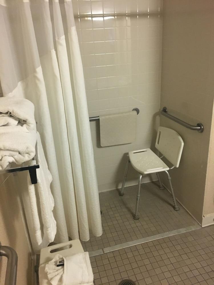 Mountain Inn & Suites photo 17