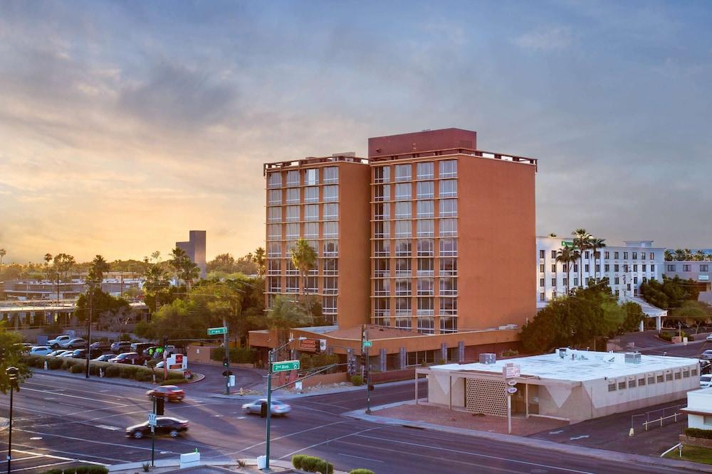 Holiday Inn Express & Suites Phoenix Midtown by IHG photo 74