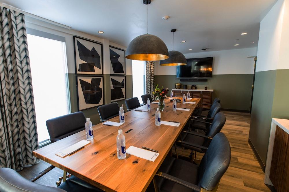 voco The Darwin Atlanta Midtown by IHG photo 59