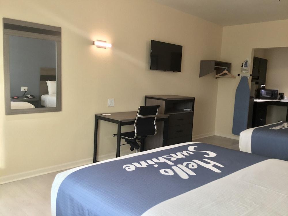 Days Inn by Wyndham Freeport photo 14