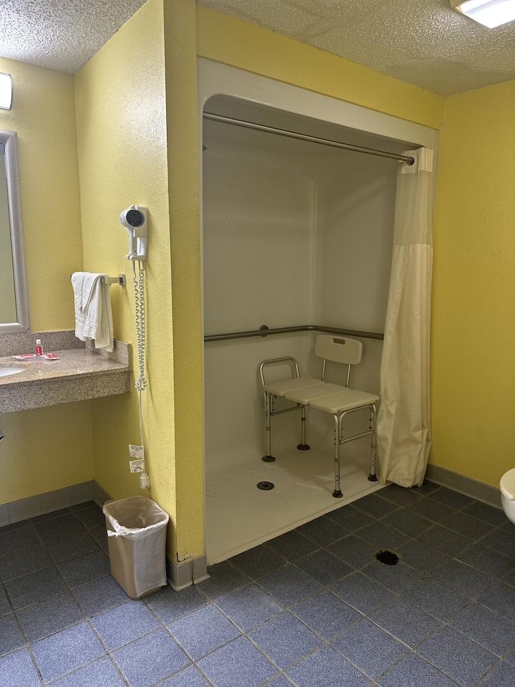 Econo Lodge Picayune photo 18