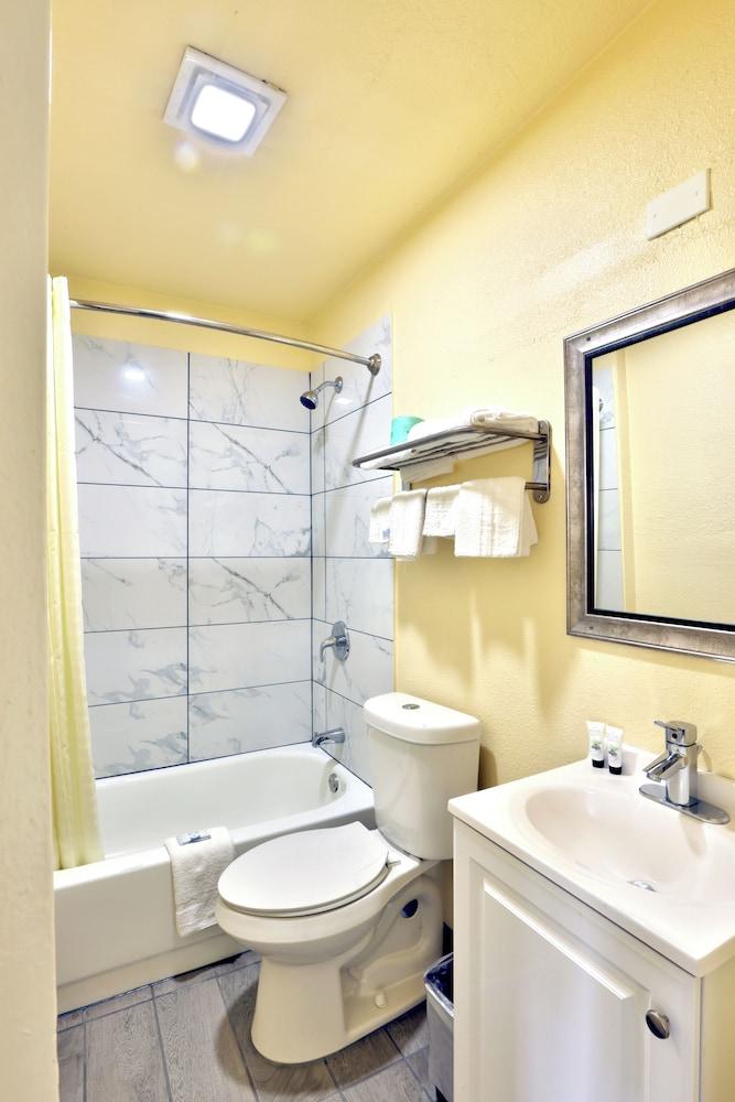 Americas Best Value Inn San Antonio Airport South photo 10
