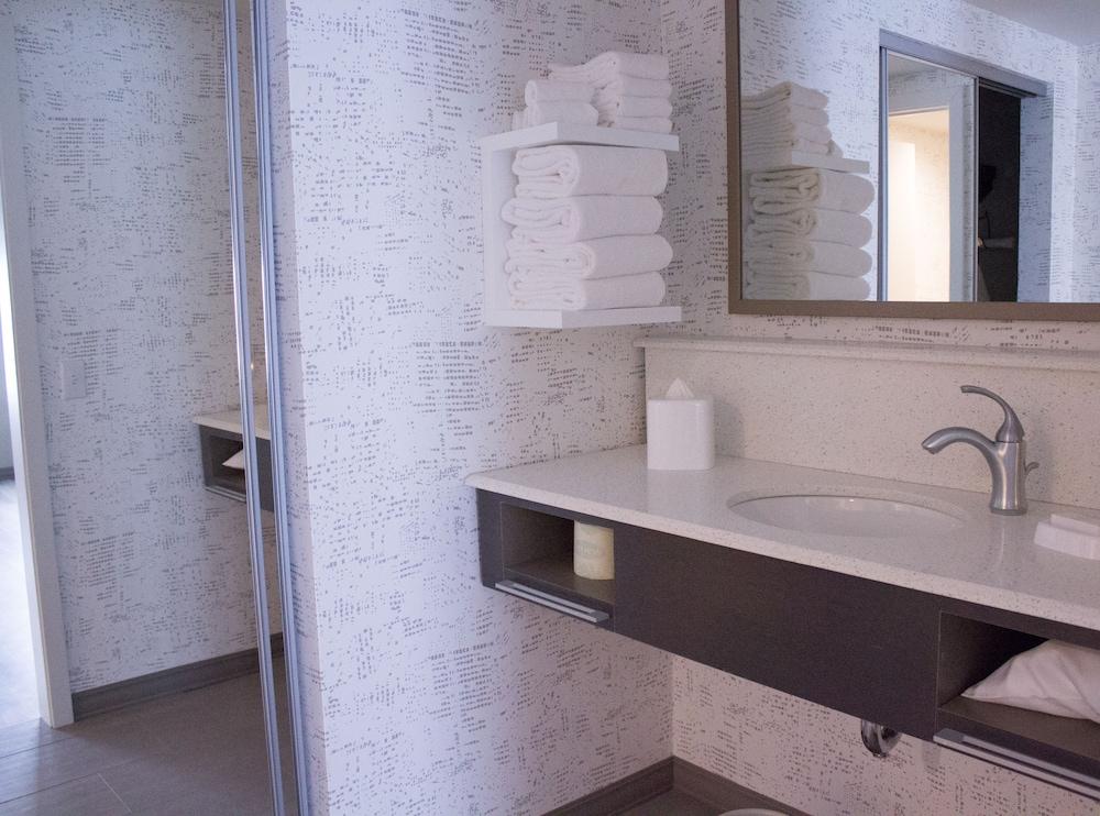 Hampton Inn & Suites Cranberry Pittsburgh photo 59