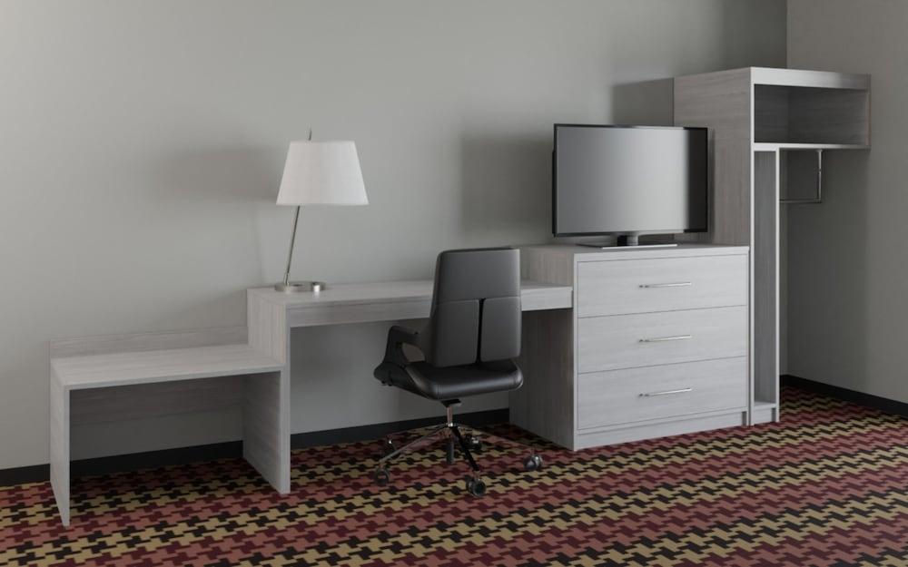 DuPont Suites photo 6