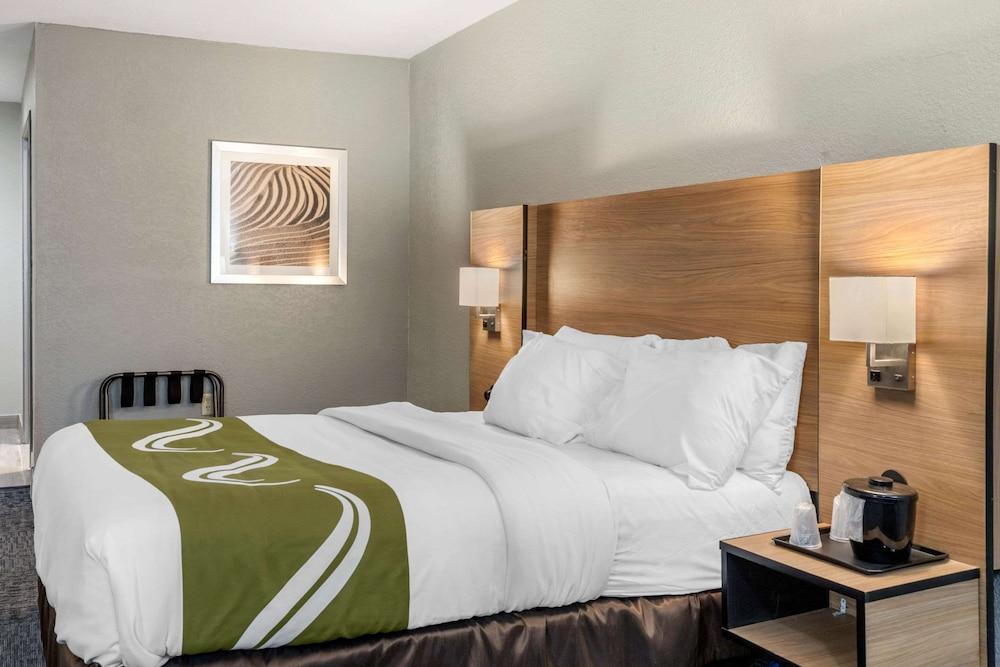 Days Inn by Wyndham San Antonio Downtown photo 14