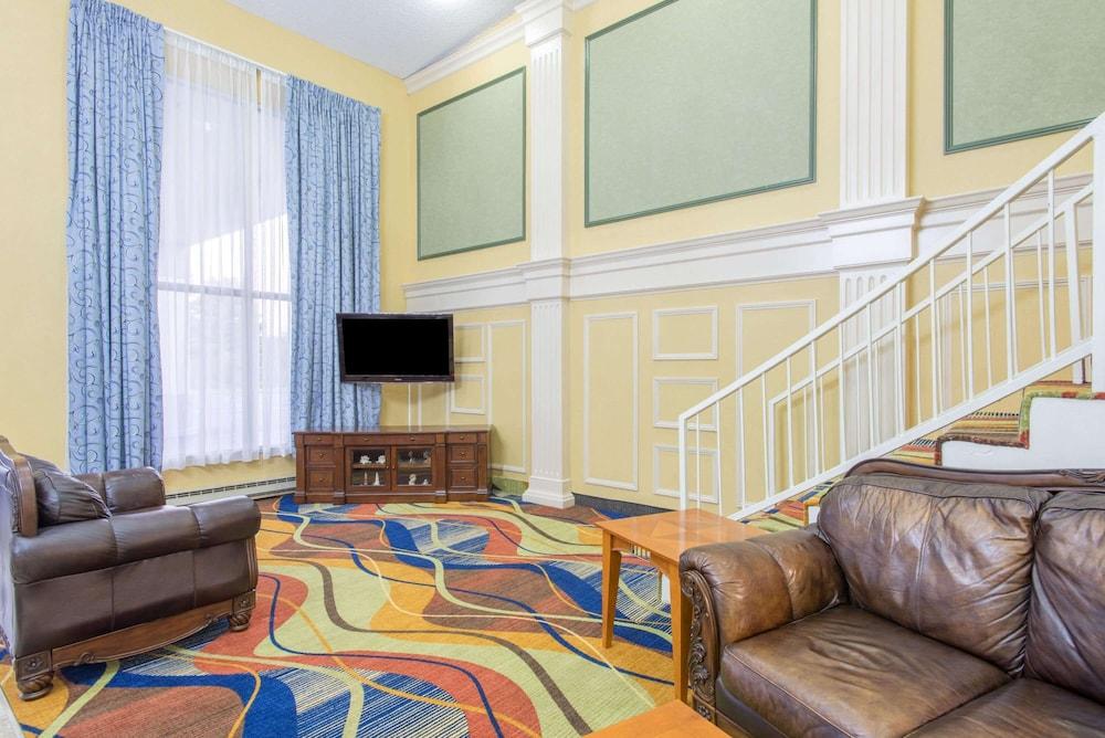 Days Inn by Wyndham Roanoke/Hollins Near I-81 photo 4