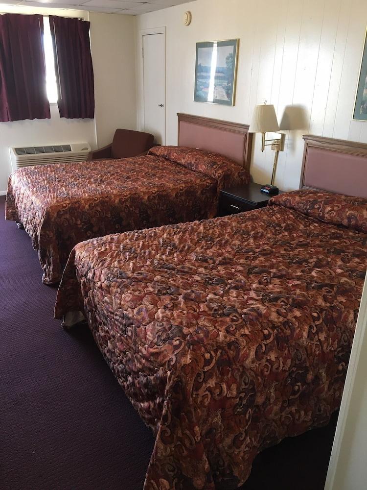 Holiday Motel photo 10