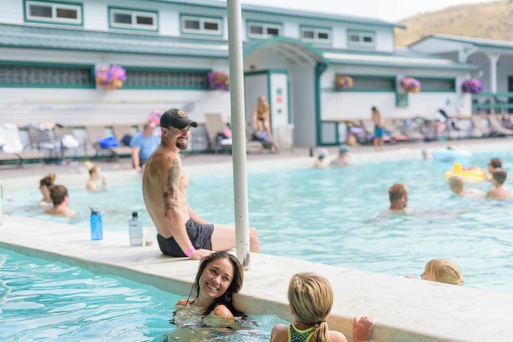 Chico Hot Springs Resort & Day Spa photo 41