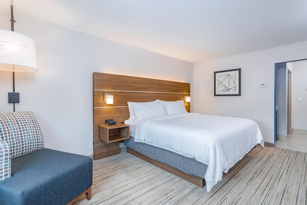 Holiday Inn Express & Suites Elkhart North by IHG photo 8