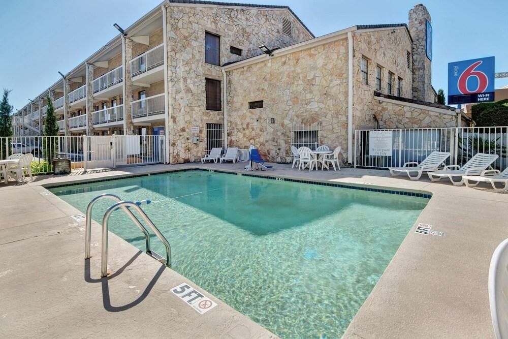 Motel 6 Dallas, TX - Forest Lane photo 2