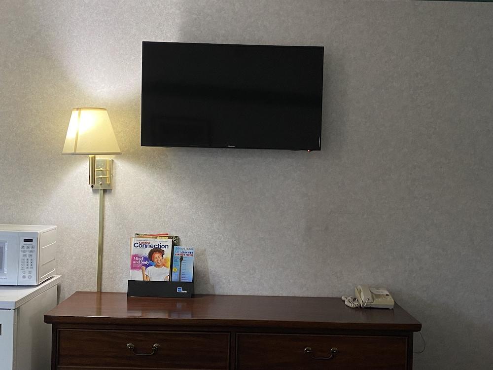 Americas Inn photo 49