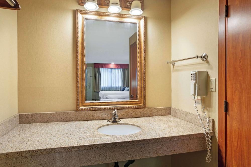 Best Western Shadow Inn photo 30