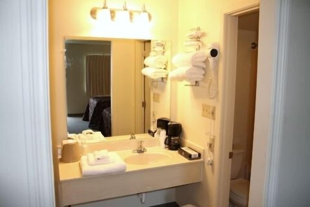 The Holiday Motel & Restaurant photo 5