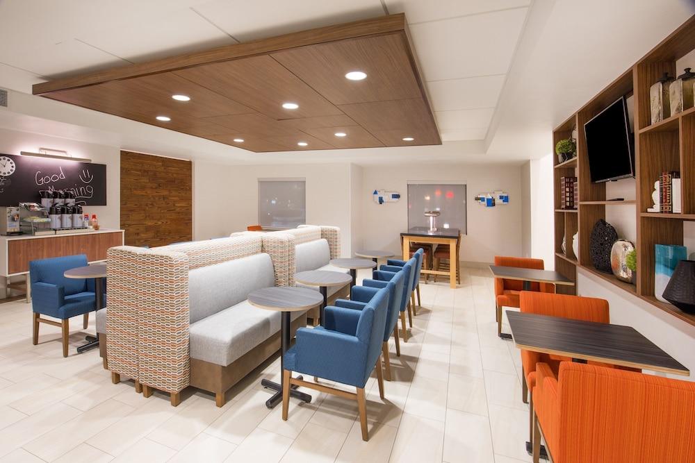 Holiday Inn Express & Suites Pahrump by IHG photo 31