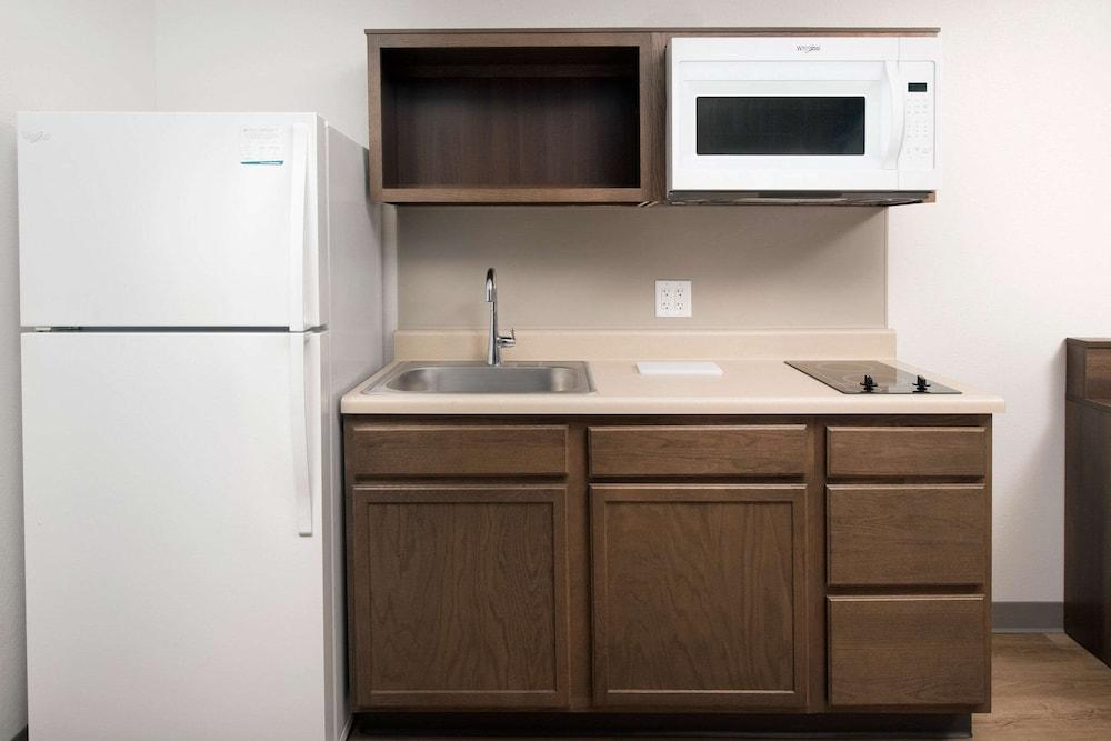 WoodSpring Suites Chicago Tinley Park photo 12