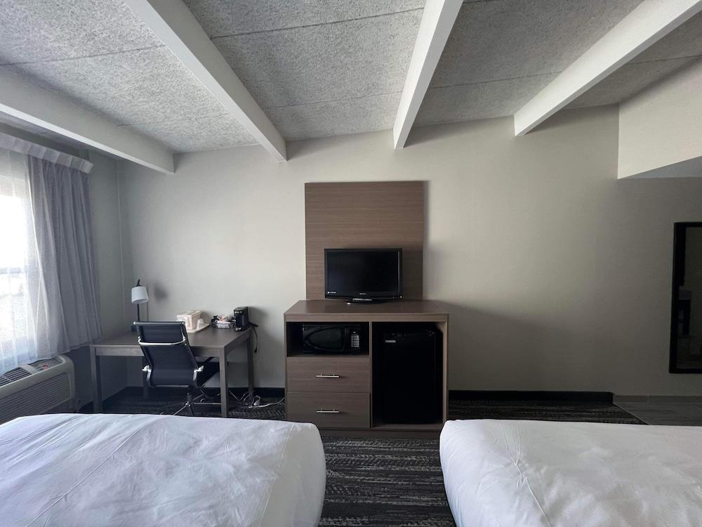 Days Inn by Wyndham Manitowoc photo 7
