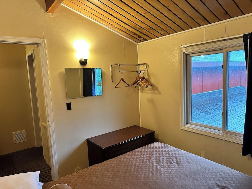 Cedar Hill Lodge photo 6