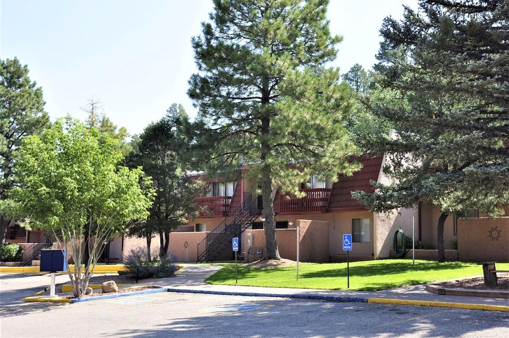 Pinecliff Village photo 11