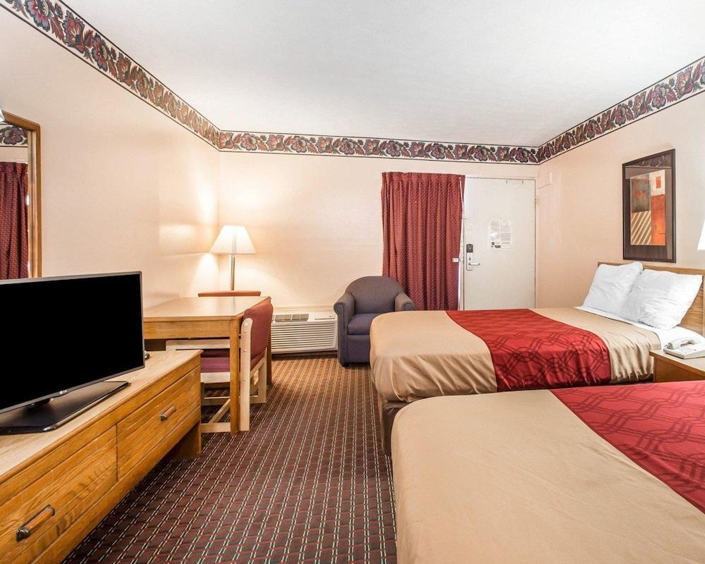 Econo Lodge McDonough South photo 7